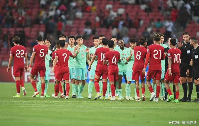 包含田径夜战：瓯越飞鹰队鏖战庐州犀牛队，速度优势明显禁区内连续解围的词条乐鱼体育在线娱乐